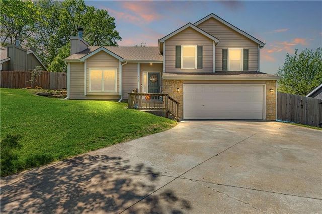713 N Eagle Pass Drive, Lawrence, KS 66049