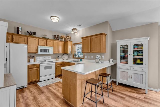 713 N Eagle Pass Drive, Lawrence, KS 66049
