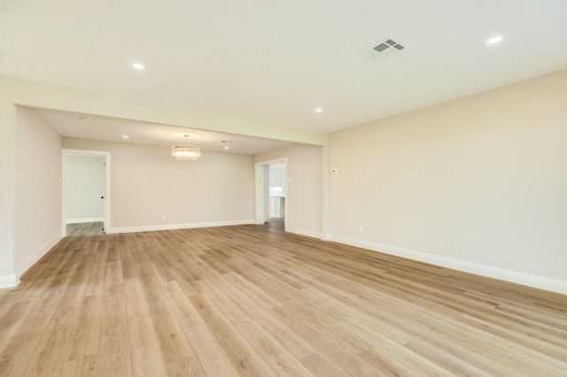 136 Talisman Street, Lake Jackson, TX 77566