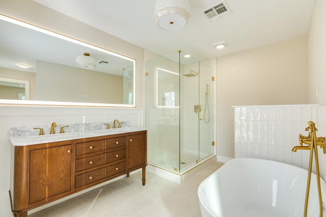 136 Talisman Street, Lake Jackson, TX 77566