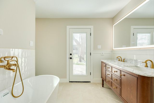 136 Talisman Street, Lake Jackson, TX 77566