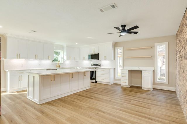 136 Talisman Street, Lake Jackson, TX 77566