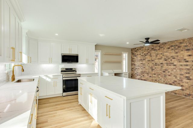 136 Talisman Street, Lake Jackson, TX 77566