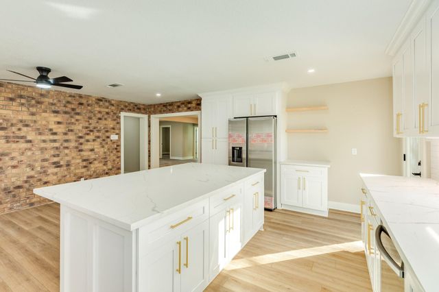 136 Talisman Street, Lake Jackson, TX 77566