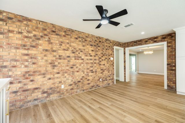 136 Talisman Street, Lake Jackson, TX 77566