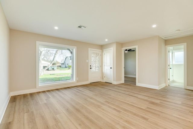 136 Talisman Street, Lake Jackson, TX 77566