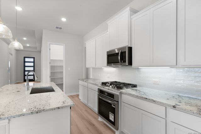 8051 Coral Draw, Schertz, TX 78154