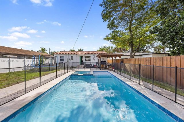 2215 Cleveland Street, Hollywood, FL 33020