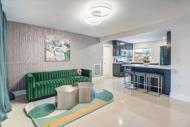 2215 Cleveland Street, Hollywood, FL 33020