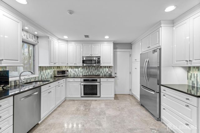 8 Willow Ridge Court, Old Bridge, NJ 08857