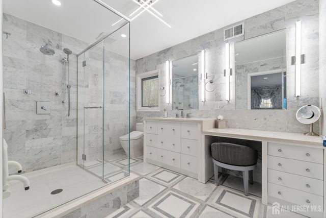 8 Willow Ridge Court, Old Bridge, NJ 08857