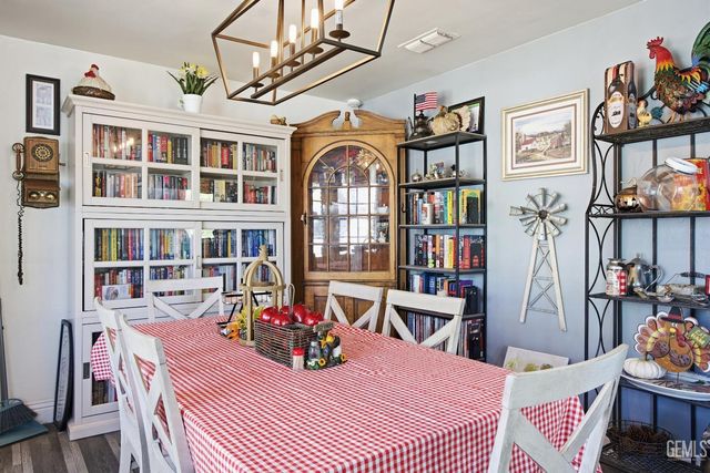 2500 Pine Street, Bakersfield, CA 93301