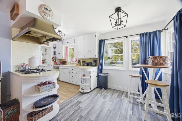 2500 Pine Street, Bakersfield, CA 93301