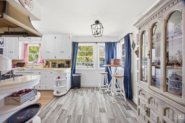 2500 Pine Street, Bakersfield, CA 93301