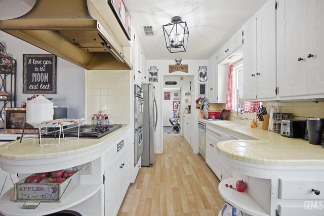 2500 Pine Street, Bakersfield, CA 93301