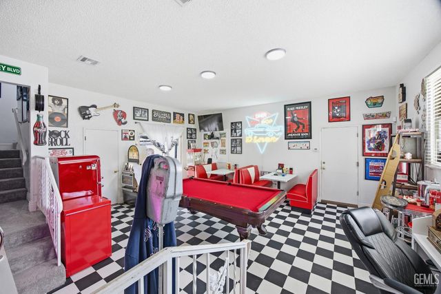 2500 Pine Street, Bakersfield, CA 93301