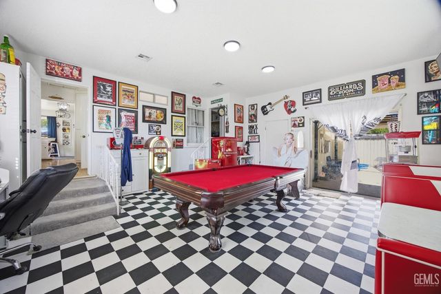 2500 Pine Street, Bakersfield, CA 93301