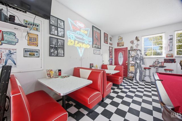 2500 Pine Street, Bakersfield, CA 93301