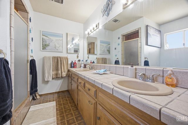 2500 Pine Street, Bakersfield, CA 93301