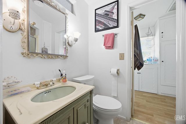 2500 Pine Street, Bakersfield, CA 93301