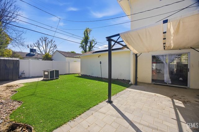 2500 Pine Street, Bakersfield, CA 93301