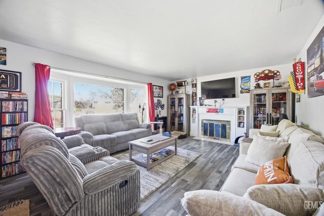 2500 Pine Street, Bakersfield, CA 93301