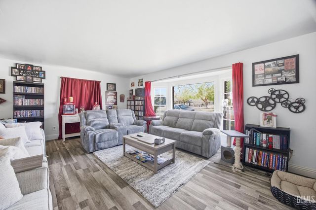 2500 Pine Street, Bakersfield, CA 93301