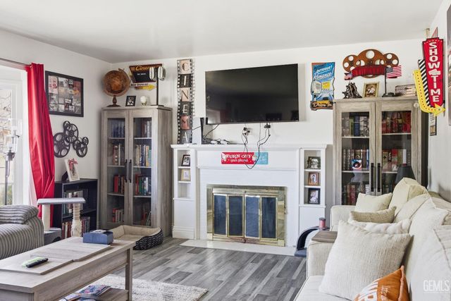 2500 Pine Street, Bakersfield, CA 93301