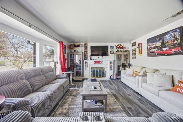 2500 Pine Street, Bakersfield, CA 93301