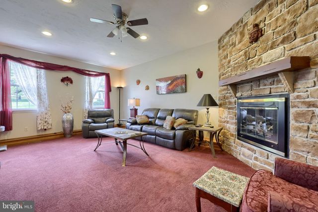 2455 BRANDYWINE LN, York, PA 17404