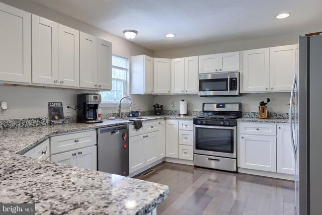 2455 BRANDYWINE LN, York, PA 17404