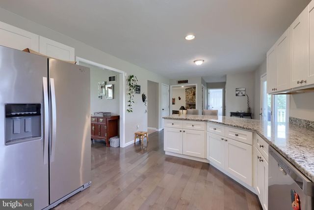 2455 BRANDYWINE LN, York, PA 17404