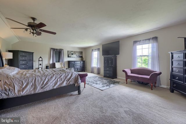 2455 BRANDYWINE LN, York, PA 17404
