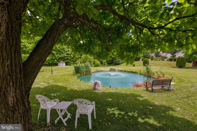 2455 BRANDYWINE LN, York, PA 17404