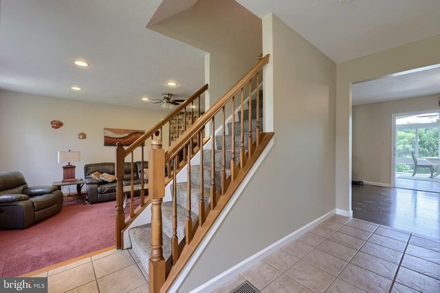 2455 BRANDYWINE LN, York, PA 17404