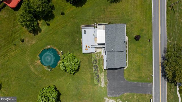 2455 BRANDYWINE LN, York, PA 17404