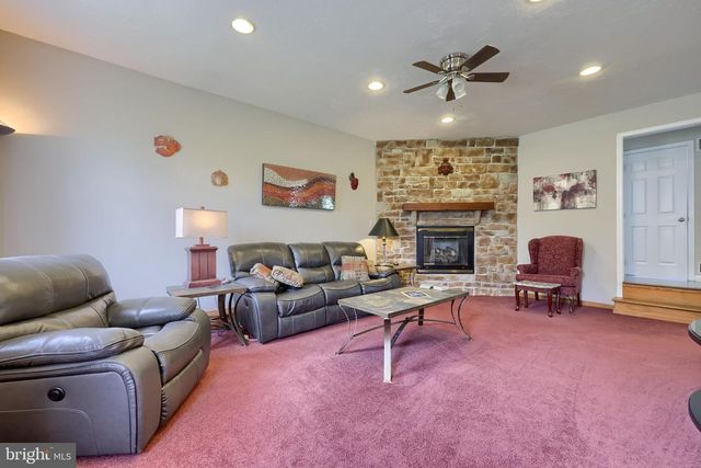 2455 BRANDYWINE LN, York, PA 17404