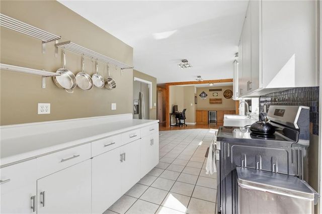 8519 W 69th Terrace, Overland Park, KS 66204
