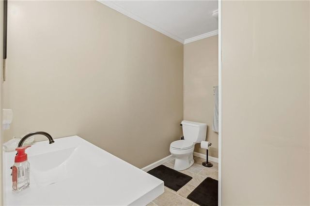 8519 W 69th Terrace, Overland Park, KS 66204