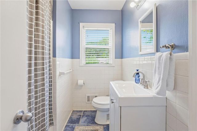 8519 W 69th Terrace, Overland Park, KS 66204