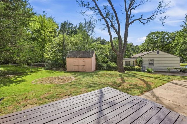 8519 W 69th Terrace, Overland Park, KS 66204