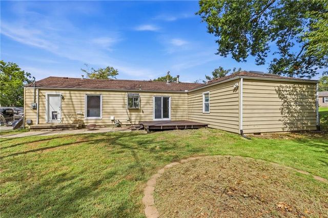 8519 W 69th Terrace, Overland Park, KS 66204