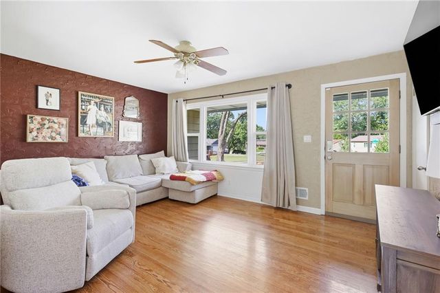 8519 W 69th Terrace, Overland Park, KS 66204