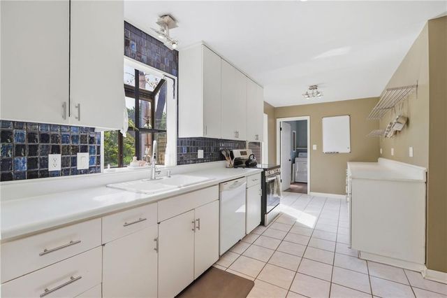8519 W 69th Terrace, Overland Park, KS 66204