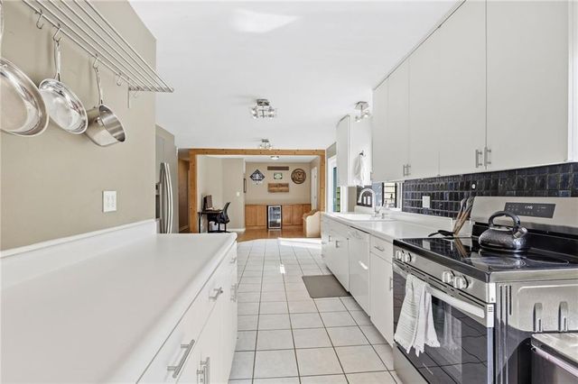 8519 W 69th Terrace, Overland Park, KS 66204