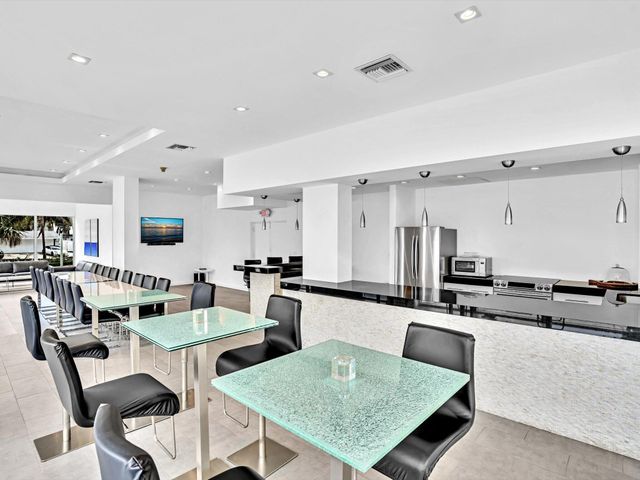 2841 N Ocean Boulevard 1708, Fort Lauderdale, FL 33308