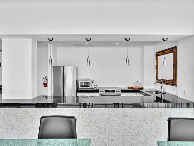 2841 N Ocean Boulevard 1708, Fort Lauderdale, FL 33308