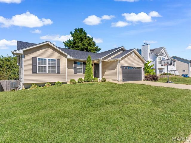 145 Pine Hollow Lane, Collinsville, IL 62234