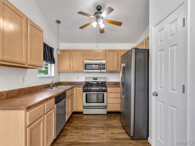 145 Pine Hollow Lane, Collinsville, IL 62234
