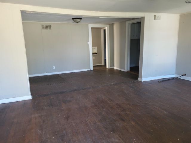 1102 NEFF AVENUE, Wichita Falls, TX 76301